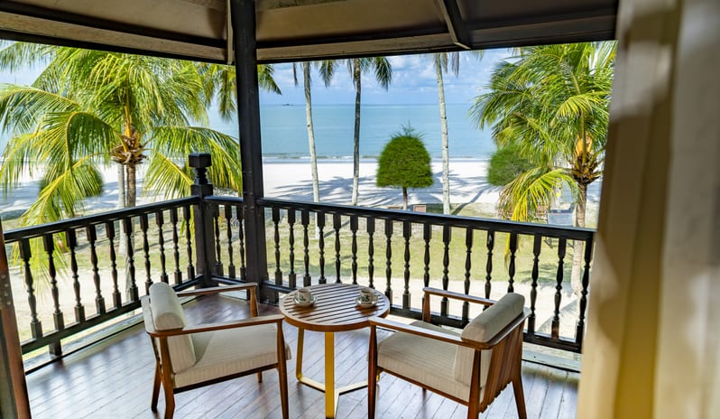 asia-holidays-malaysia-langkawi-pelangi-beach-resort-spa-langkawi-seaview-room-upstairs